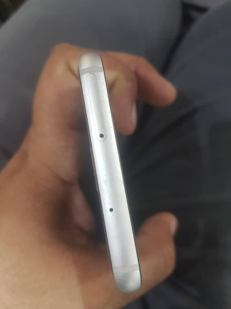 Apple iPhone 7 3