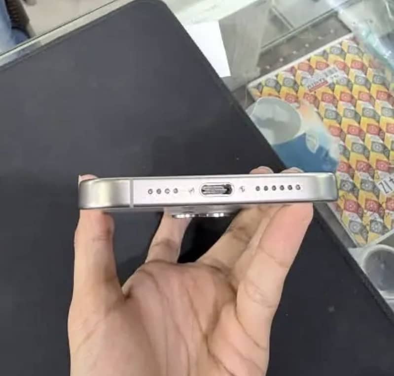 Apple iPhone 15 Pro Max 0