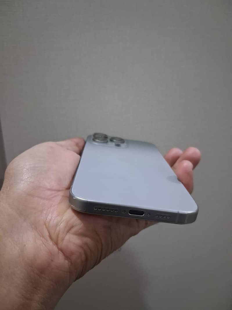 Apple iPhone 15 Pro Max 0