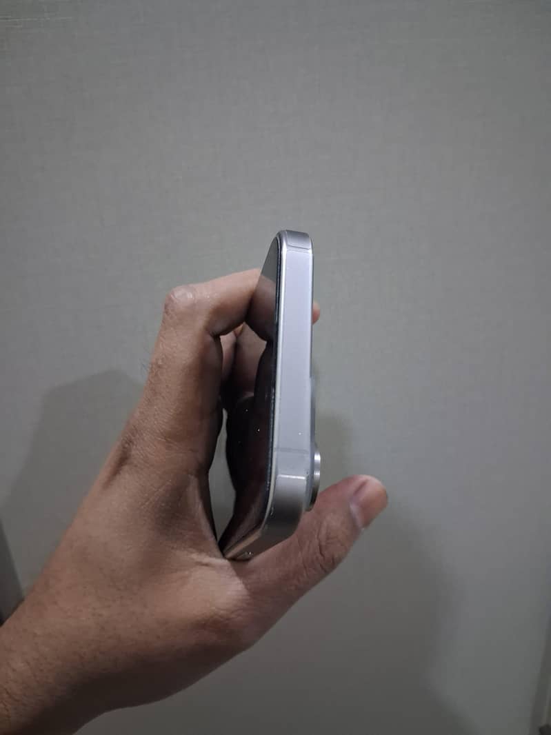 Apple iPhone 15 Pro Max 4