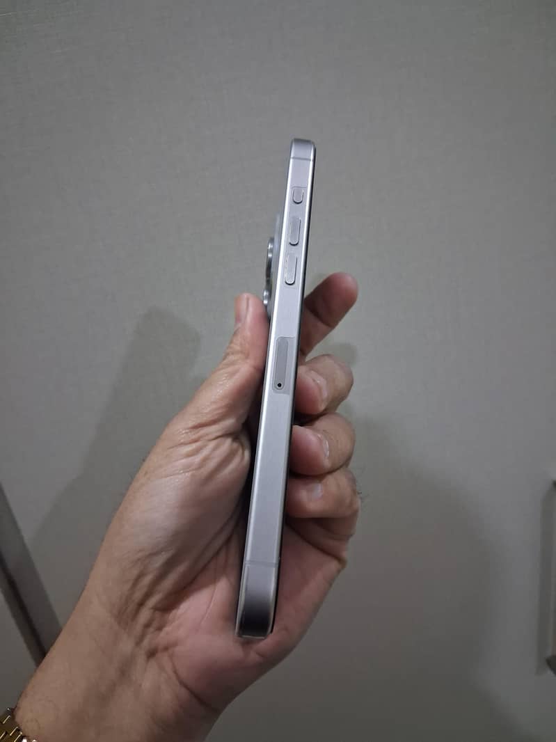Apple iPhone 15 Pro Max 5