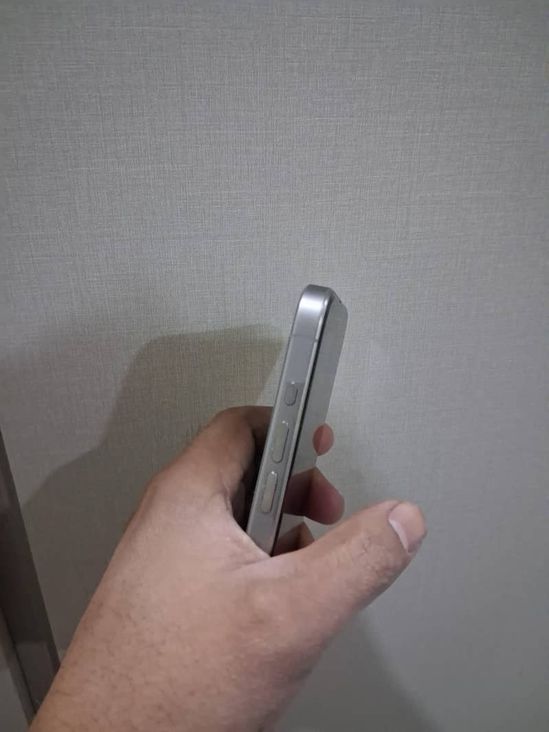 Apple iPhone 15 Pro Max 8