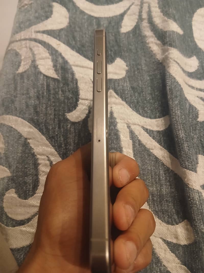 Apple iPhone 15 Pro Max 2