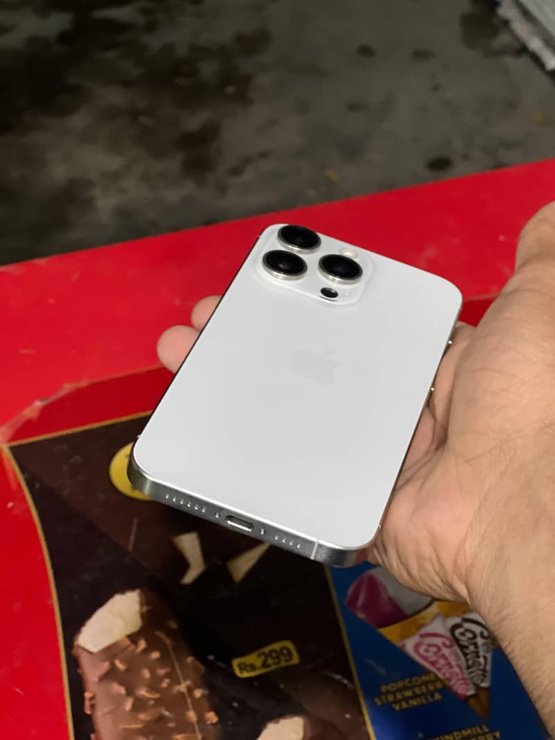 Apple iPhone 15 Pro Max 0