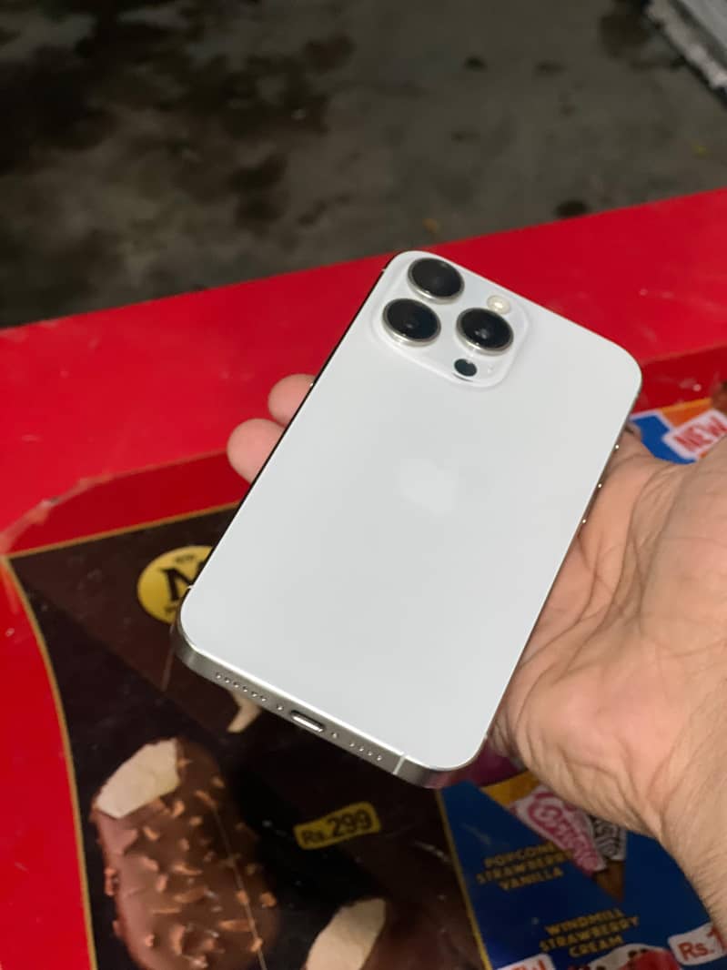 Apple iPhone 15 Pro Max 1