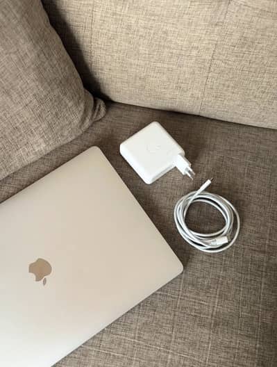 Macbook Pro 16" | 32 / 1 TB / 4 GB Graphic Card
