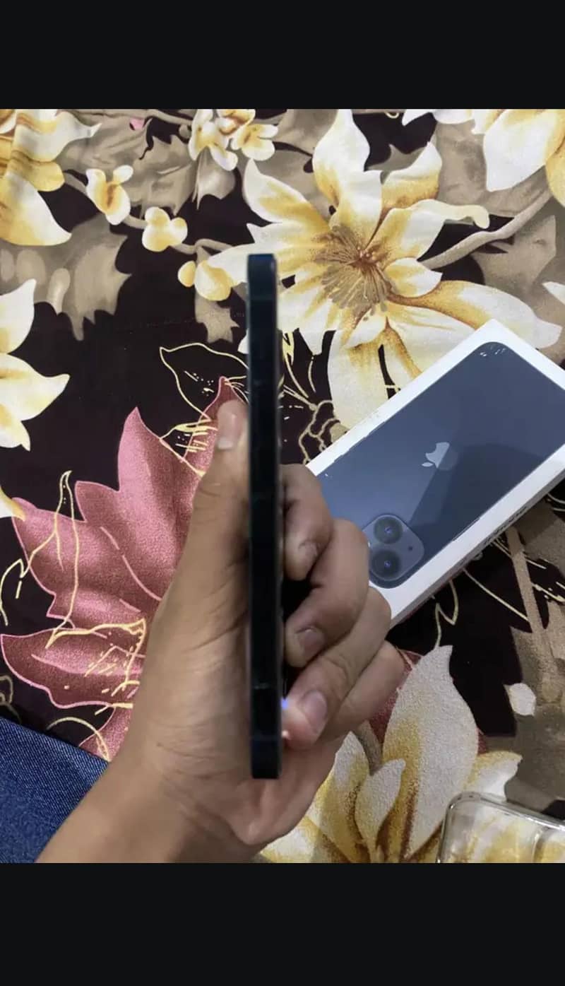 Apple iPhone 13 1