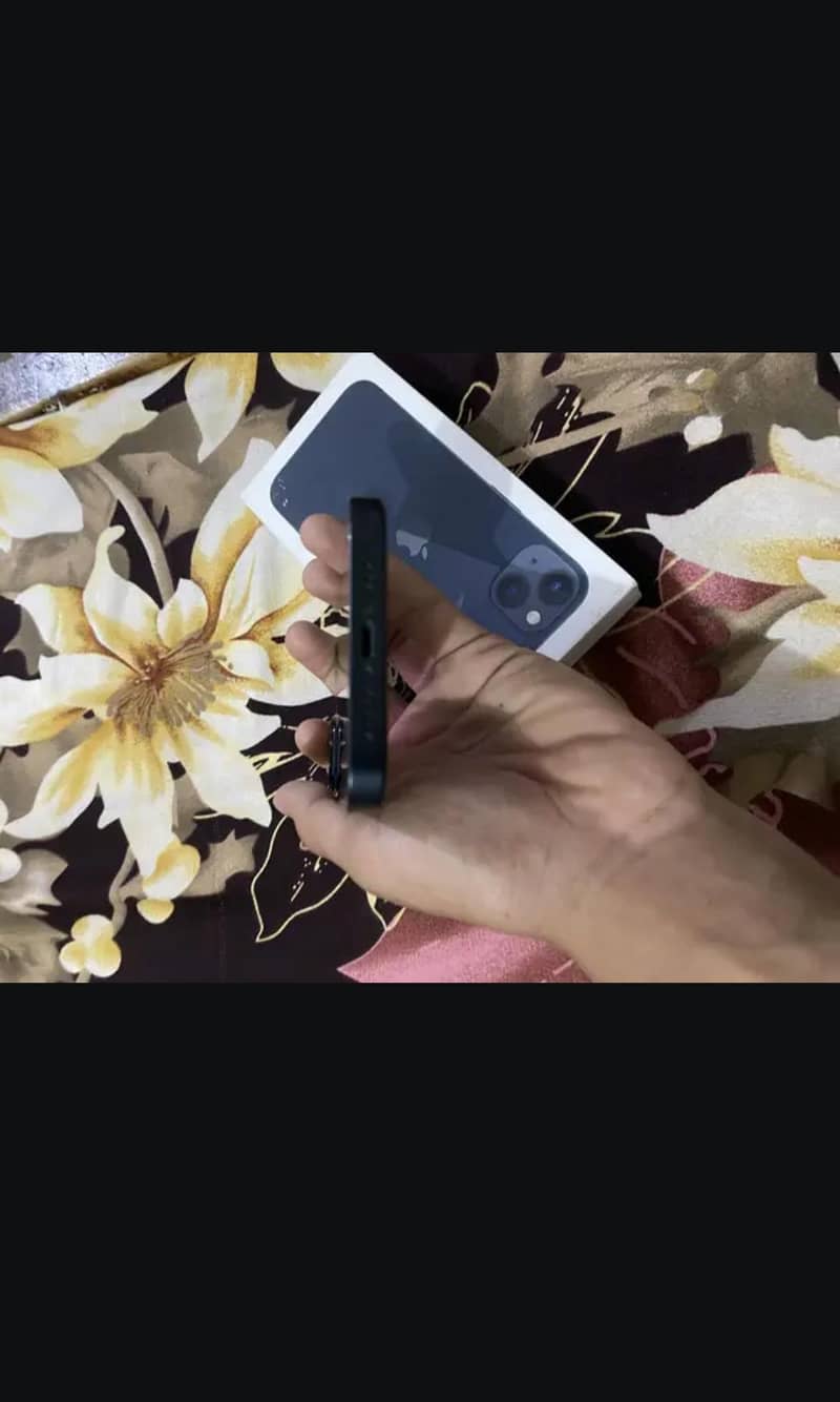 Apple iPhone 13 5