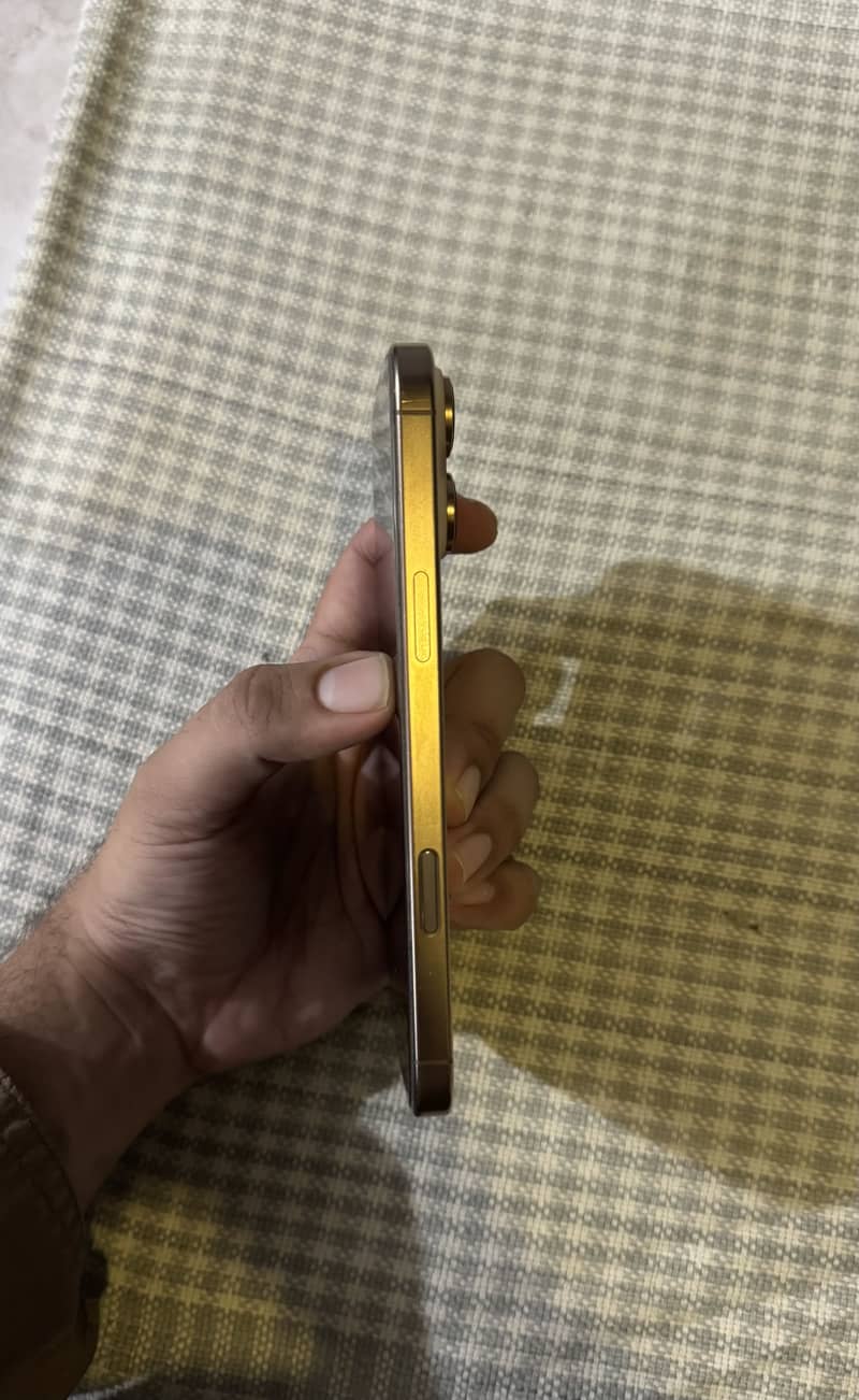 Iphone 16 pro max 9