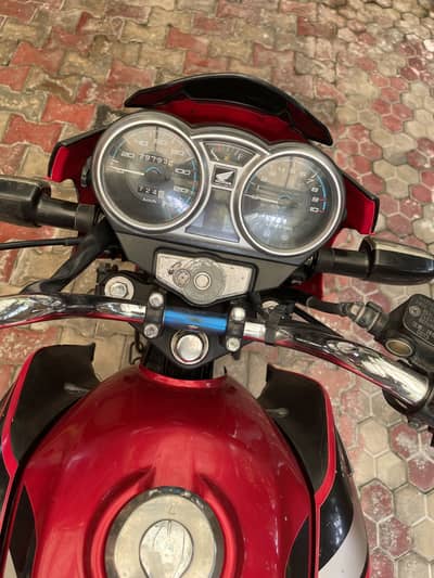 Honda CB150f (both Tyers new installed week ago)