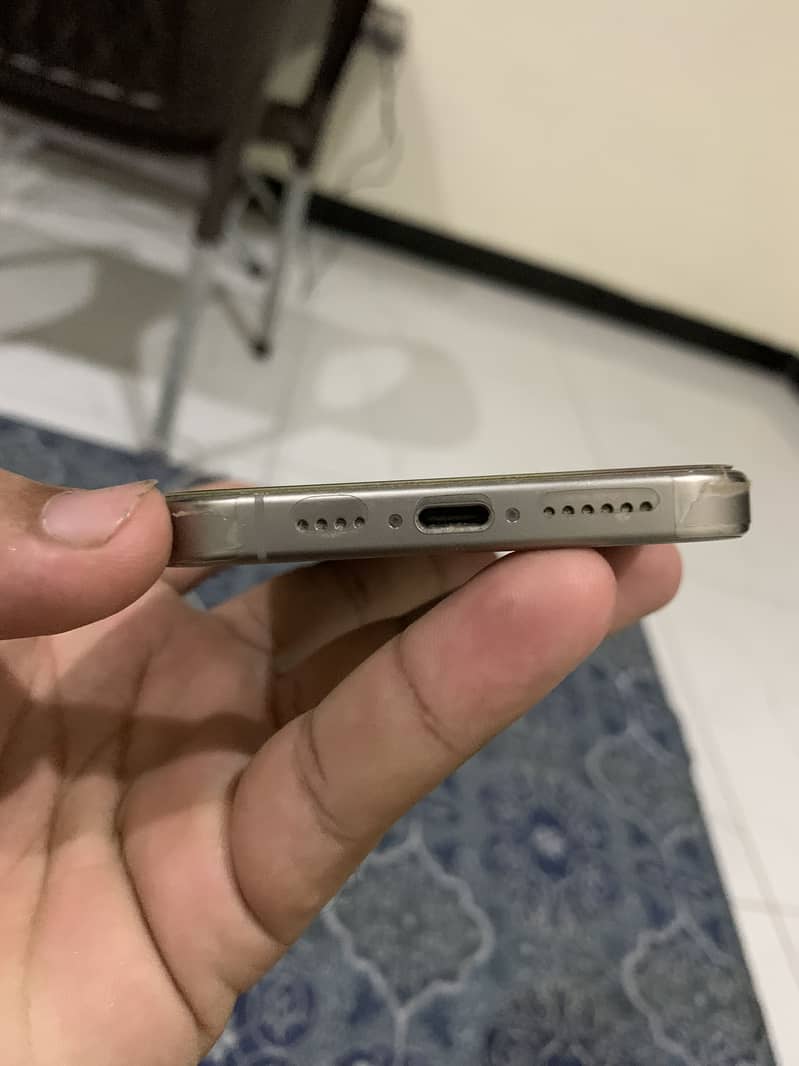 Apple iPhone 15 Pro Max 2