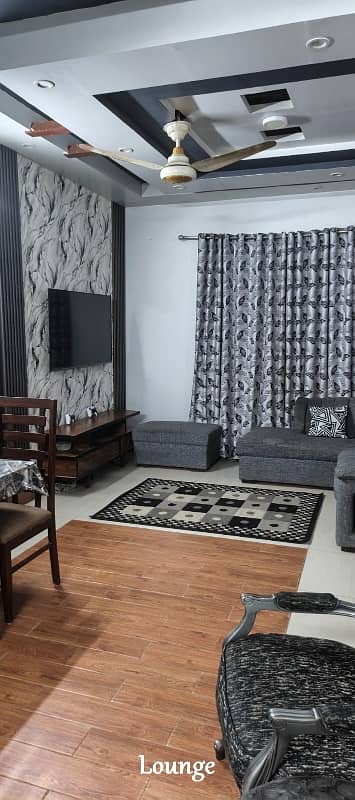 Flat Rent Fully Renovated 3 Bed Dd Westopen Parking Line Water Boundary Wall Main Road Appartment.