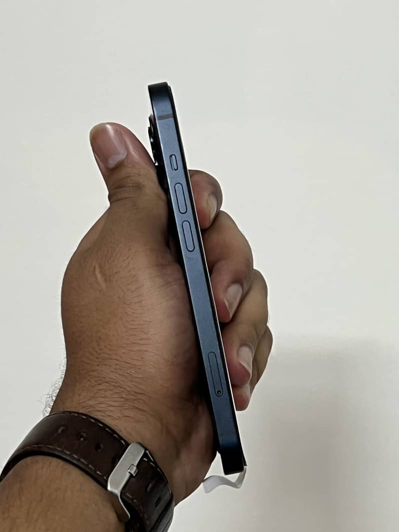 Apple iPhone 13 6