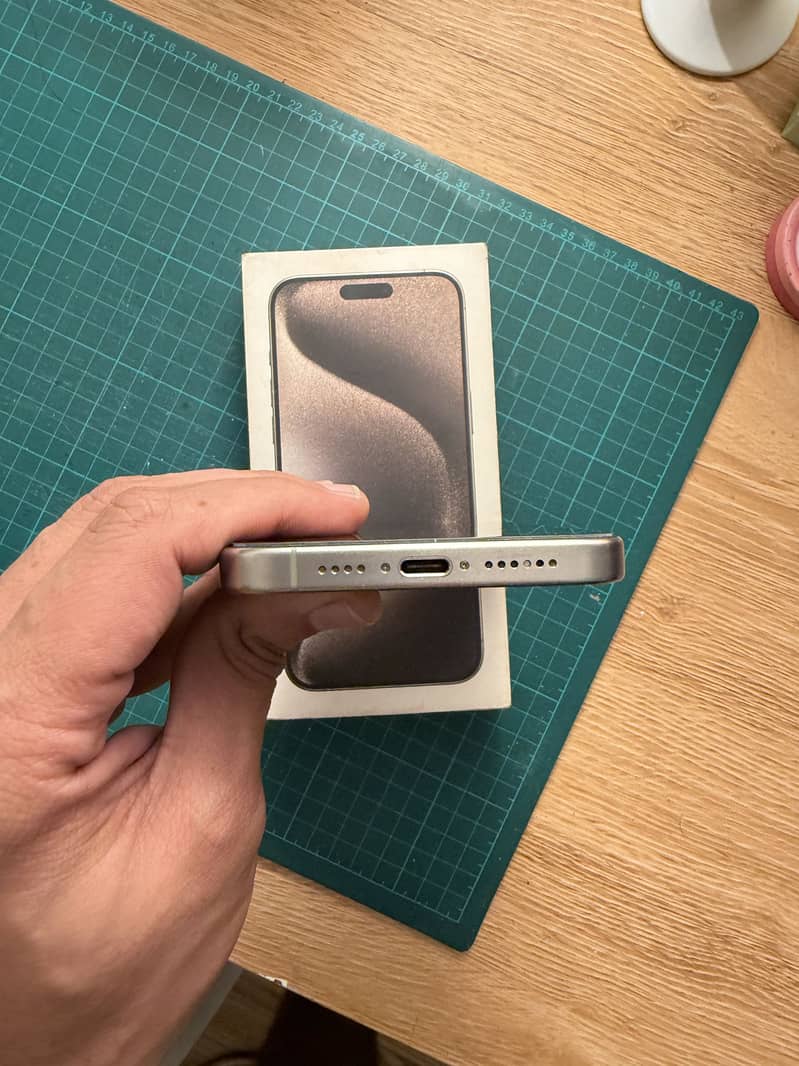 Apple iPhone 15 Pro Max 6