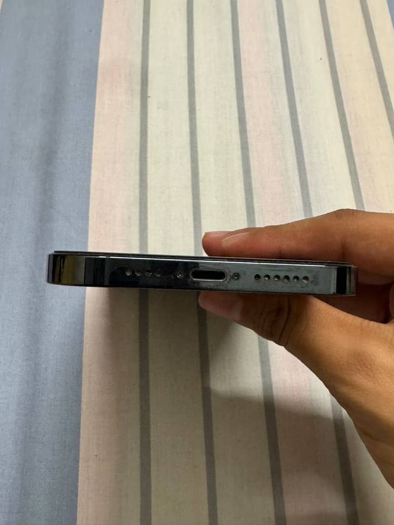 Apple iPhone 12 Pro Max 4