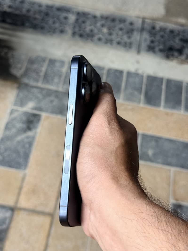 Apple iPhone 15 Pro 2