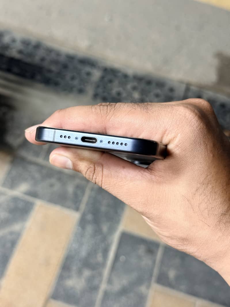 Apple iPhone 15 Pro 3