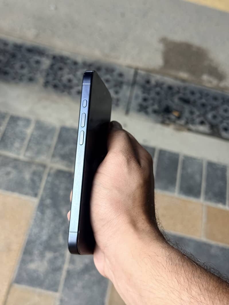 Apple iPhone 15 Pro 4