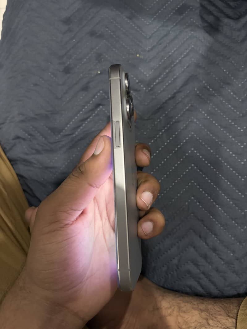 Apple iPhone 15 Pro Max 4