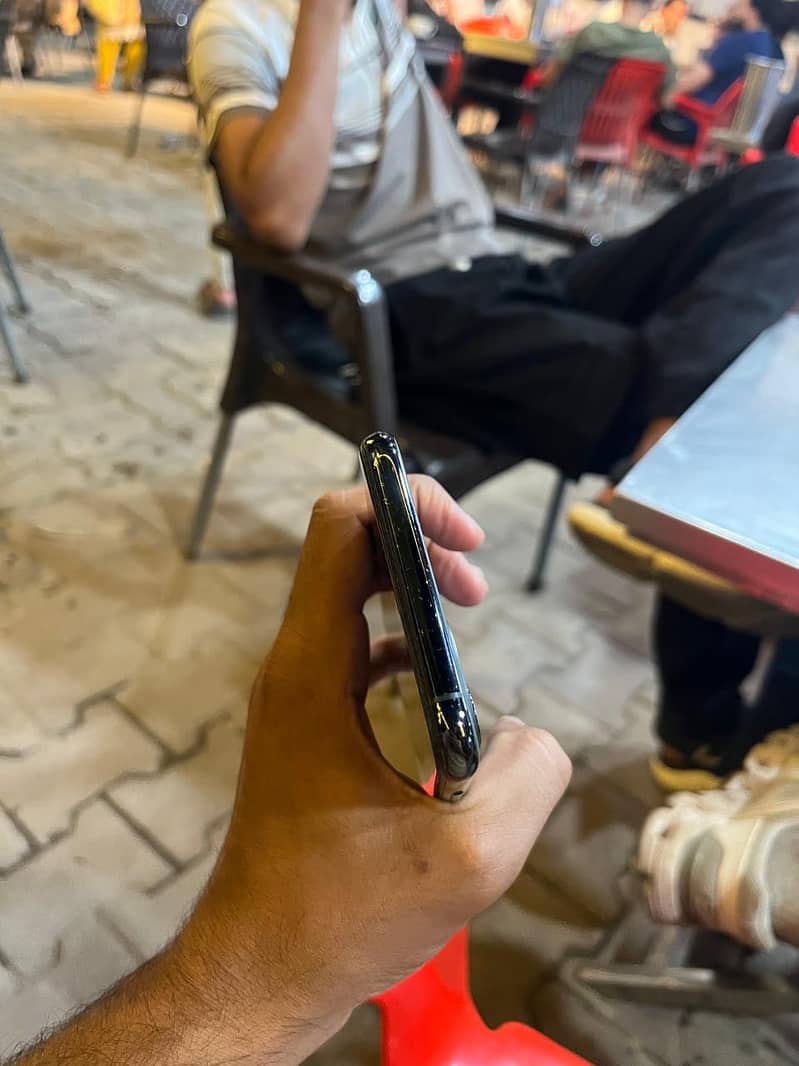 Apple iPhone 11 Pro Max 2