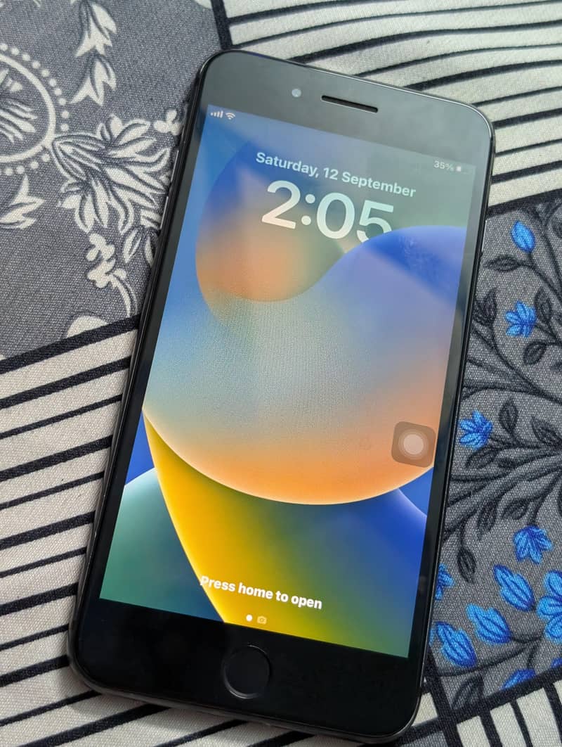 Apple iPhone 8 Plus 1