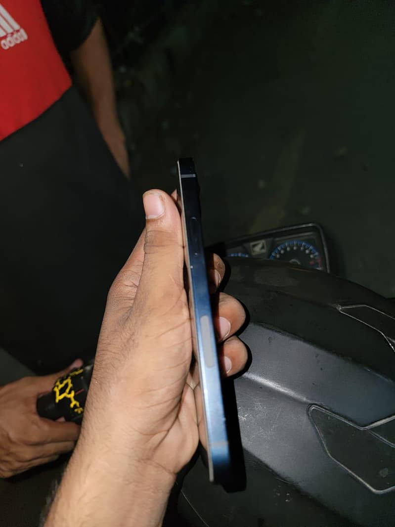 Apple iPhone 12 1