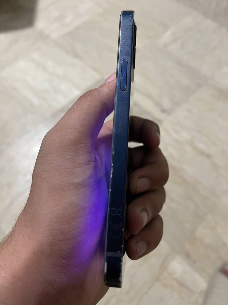Apple iPhone 12 6