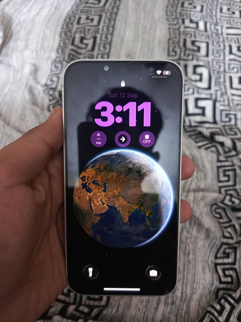 Apple iPhone 13 1