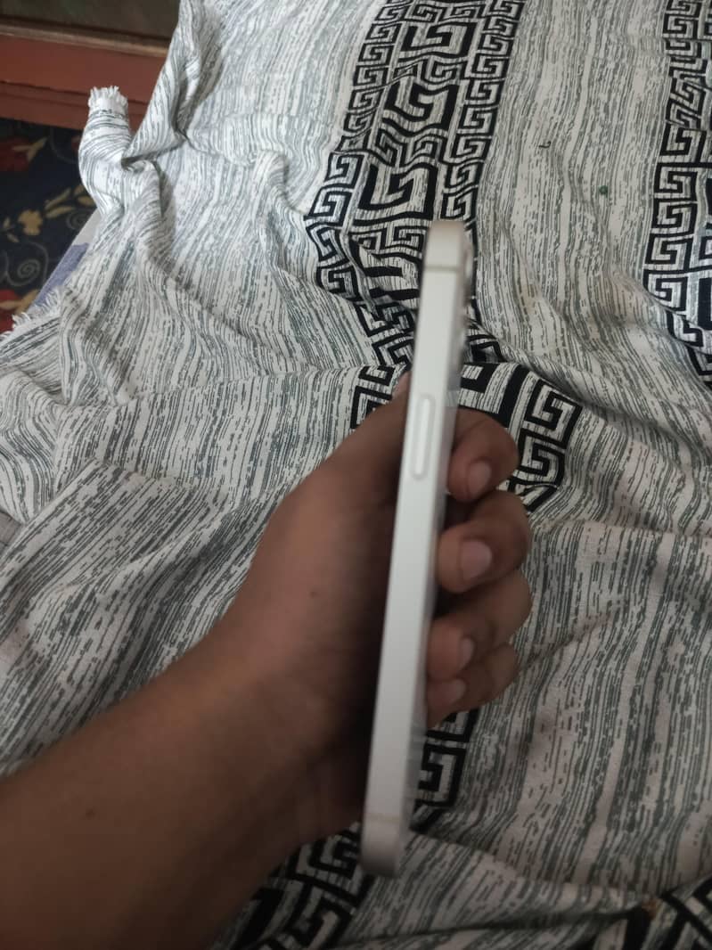 Apple iPhone 13 3