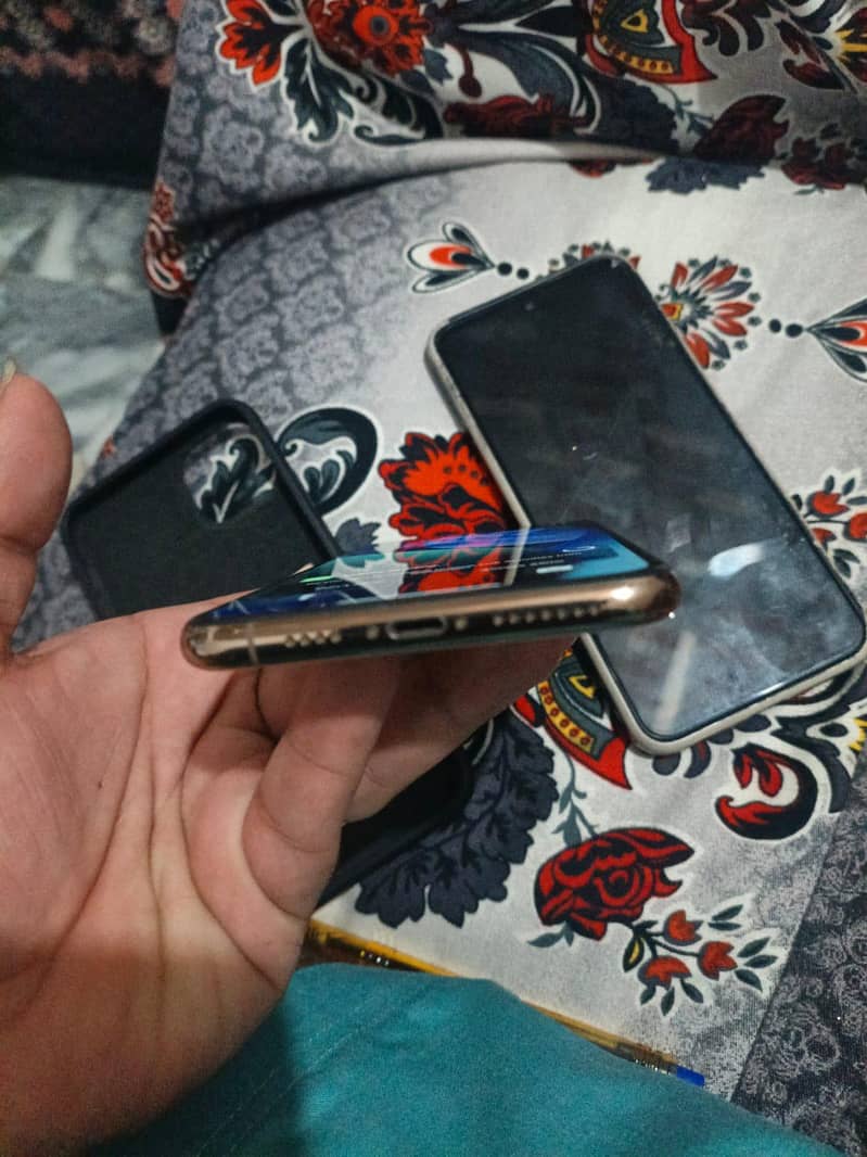 Apple iPhone 11 Pro Max 4
