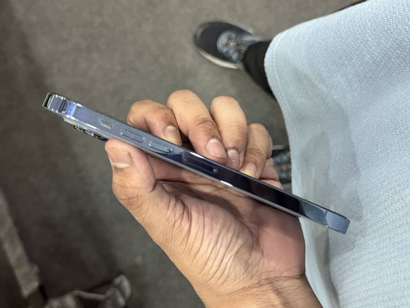 Apple iPhone 13 Pro Max 6