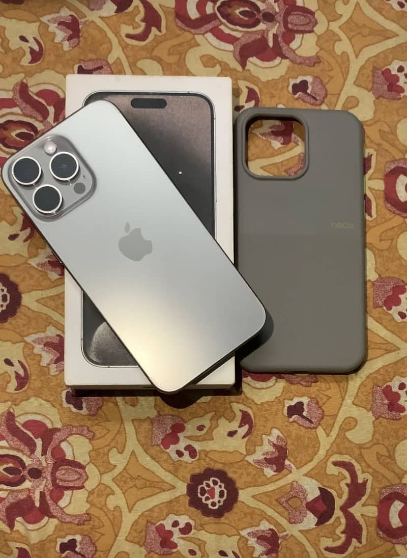 Apple iPhone 15 Pro Max 0