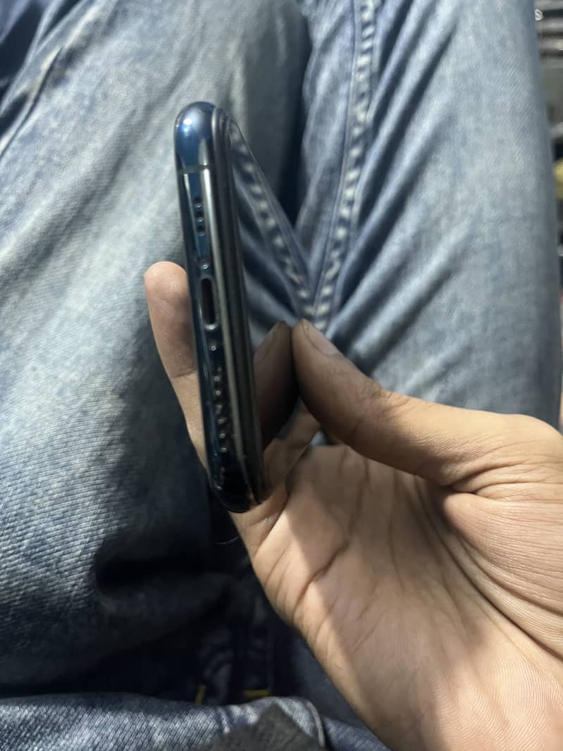 Apple iPhone 11 Pro 6