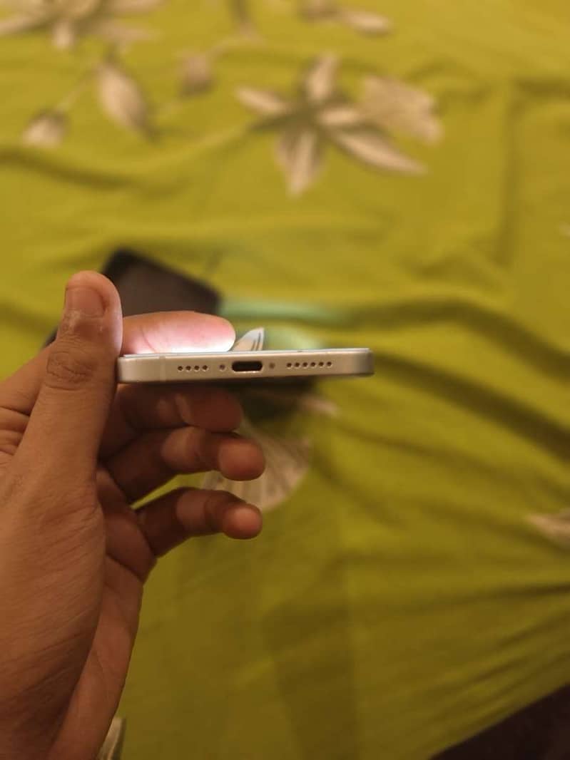 Apple iPhone 15 plus 3