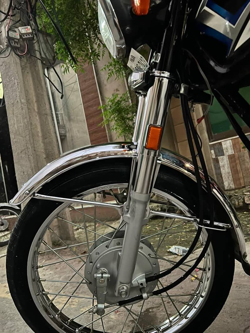 125 2025 model 1