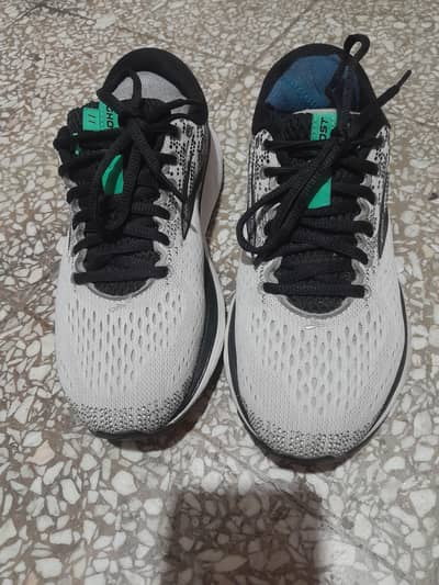 brooks grey and white ghost 11