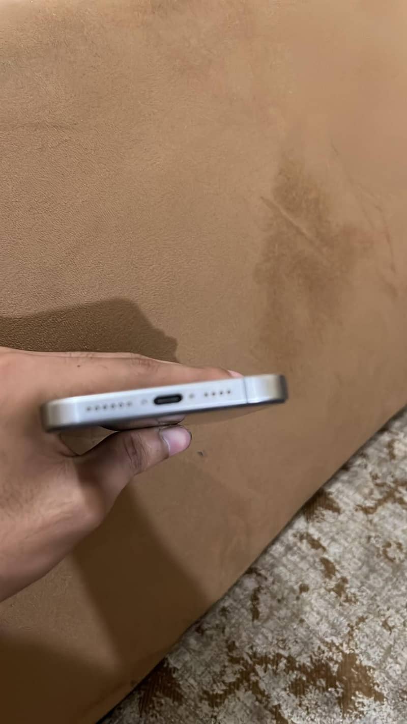 Apple iPhone 15 Pro Max 1