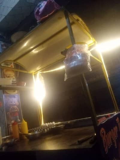 Burger and shuwarma counter