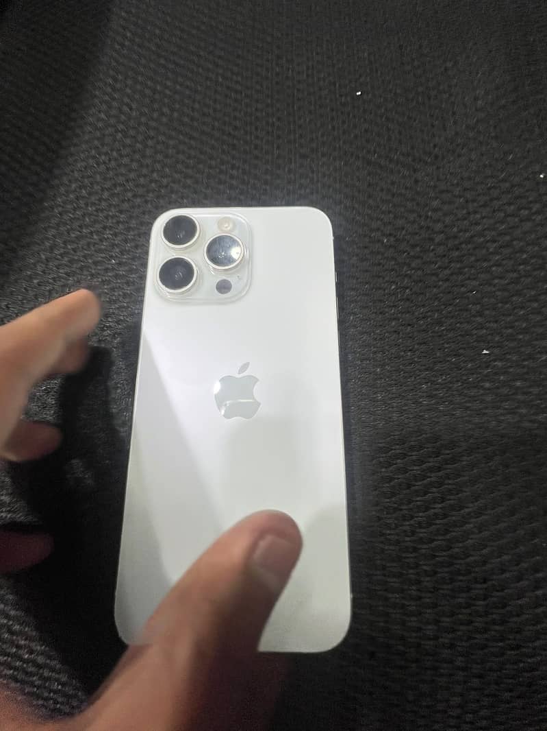 Apple iPhone 15 Pro Max 0