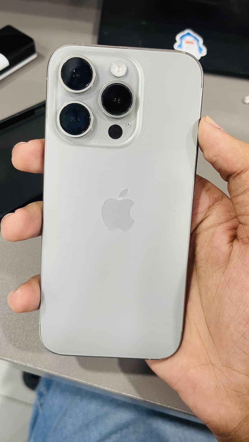 Apple iPhone 15 Pro 1