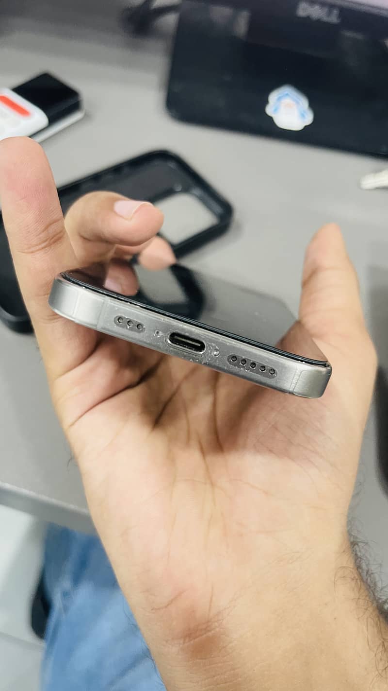 Apple iPhone 15 Pro 4