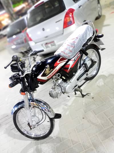Honda CD-70 2025 model Karachi num 1st owner Genuine