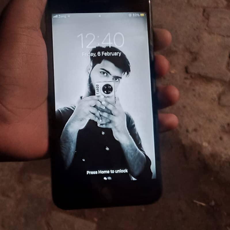 Apple iPhone 7 Plus 0