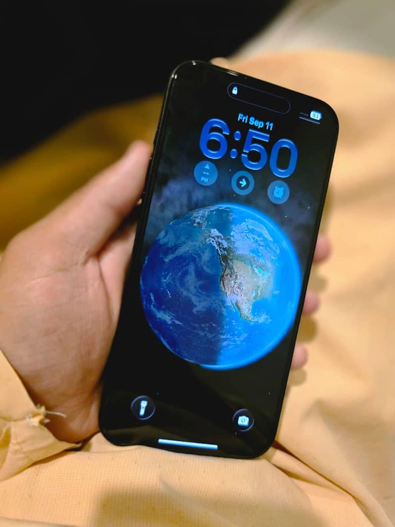 Apple iPhone 16 Plus 1