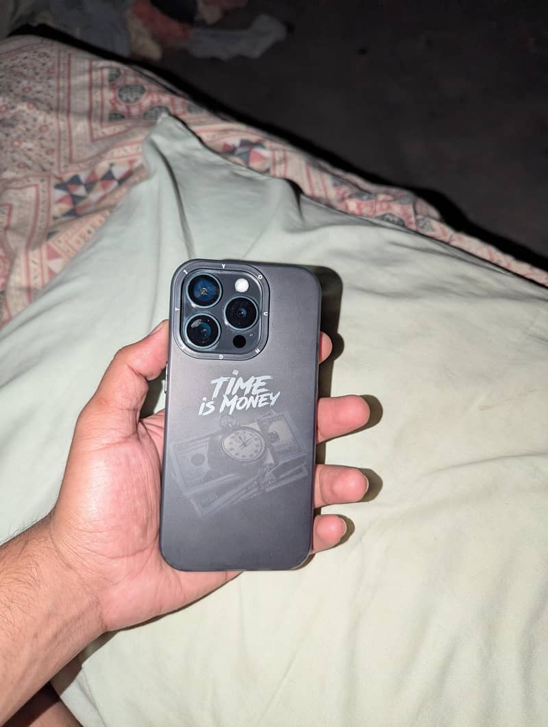 Apple iPhone 15 Pro 0