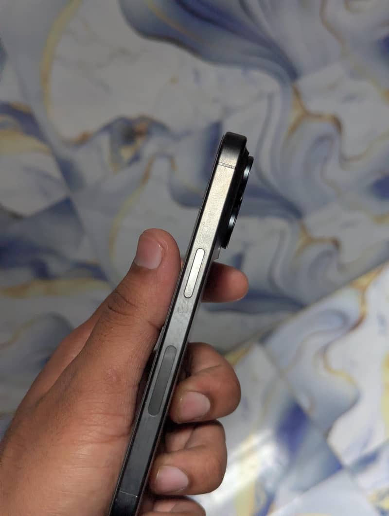 Apple iPhone 15 Pro 3