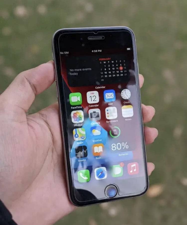 iPhone SE 3 (2022) 0