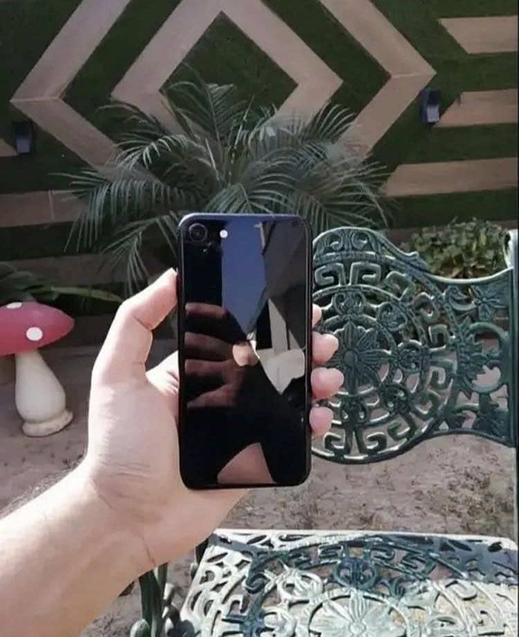 iPhone SE 3 (2022) 1
