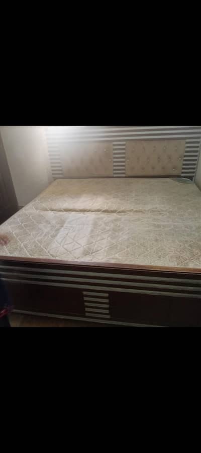 Bedroom set 7 items good condition heavy wood. 0.3. 3.2. 3.2. 2.6. 5.1. 1