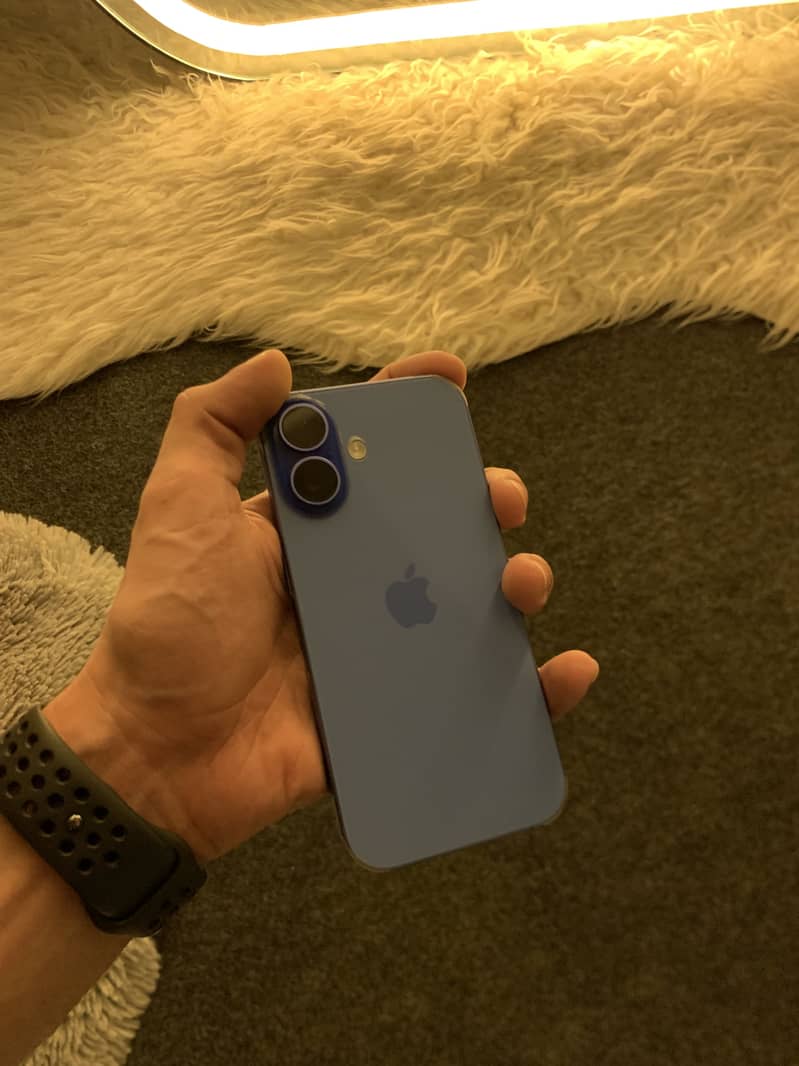 Apple iPhone 16 4